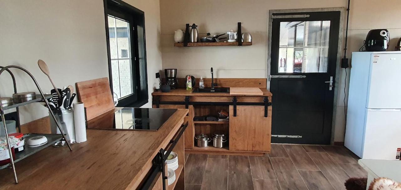 Luxe Gastenkamer Met Living En Keuken Bij Friezen Paarden Stal Pellendijk Westendorp Exterior foto