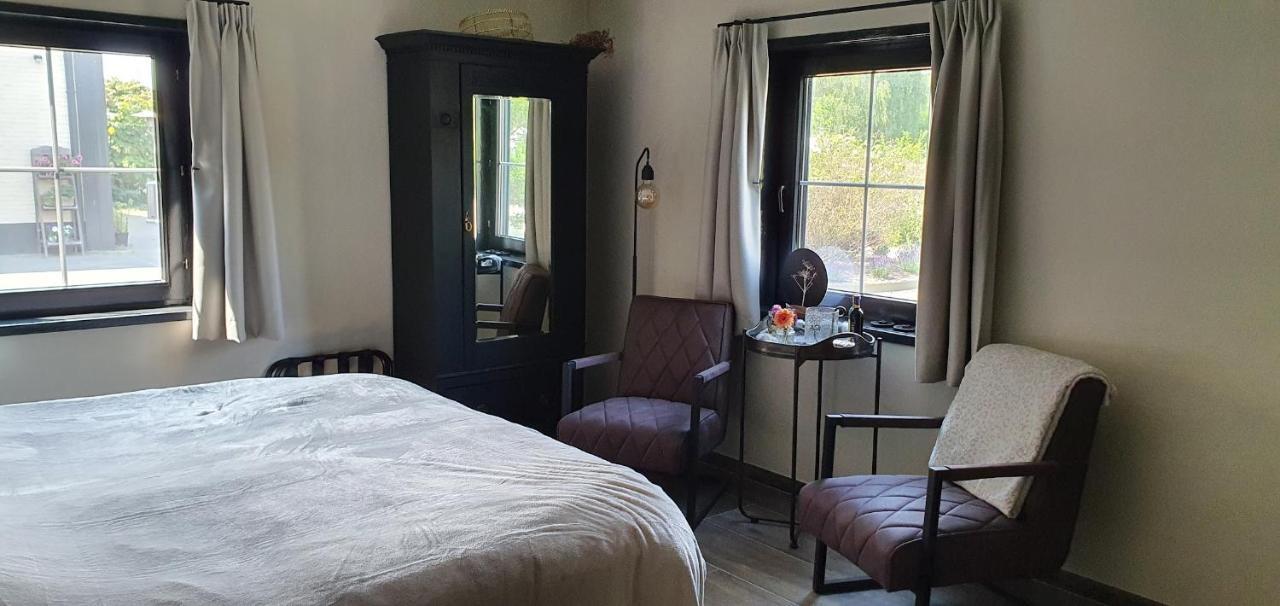 Luxe Gastenkamer Met Living En Keuken Bij Friezen Paarden Stal Pellendijk Westendorp Exterior foto